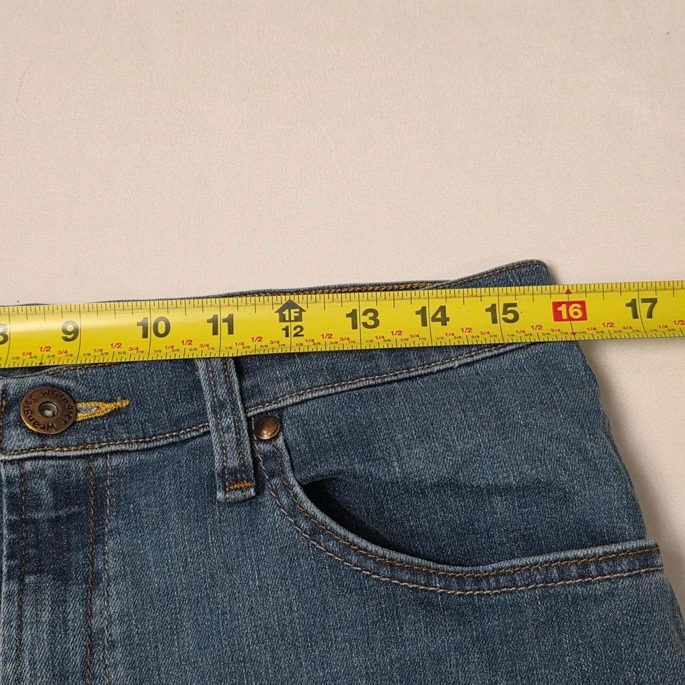 Wrangler Jeans Mens Straight Fit 31x30 Blue Medium Wash Denim 5-Pocket Classic‎